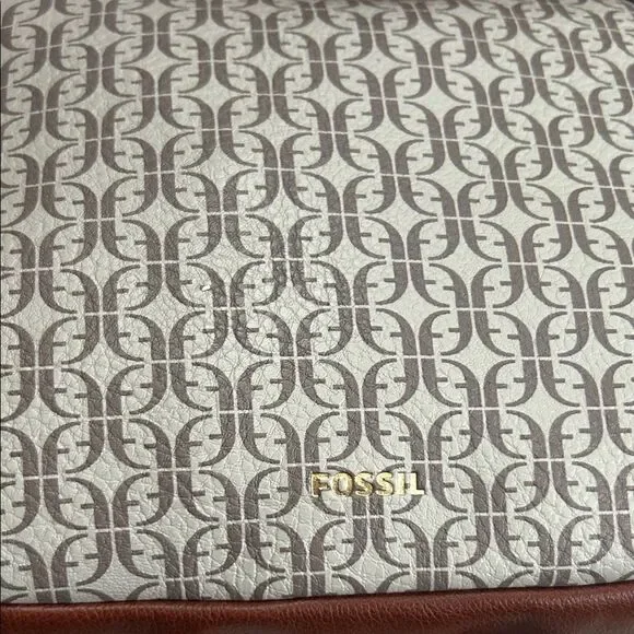 Fossil Skylar crossbody Cream and Brown preloved ❤️EUC Any questions - Picture 10 of 17